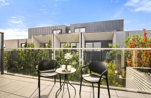 Flemington Apartment | Bright 1BR Apartment Near Maribyrnong River