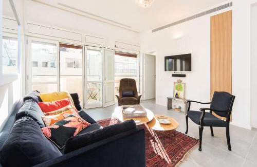 Old North Apartment | Bright 1BR Apartment w Balcony 10 min Walk from Beach with Mamad by Sea N' Rent