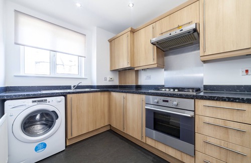 Charlton Apartment | Bright 2 BDR House W/garden & Parking, Greenwich
