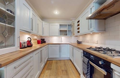 Hackney Wick Apartment | Bright 2 Bed W/Patio & Garden on Victoria Park