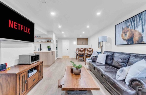 Burlington Apartment | Bright 2-Bedroom Apartment