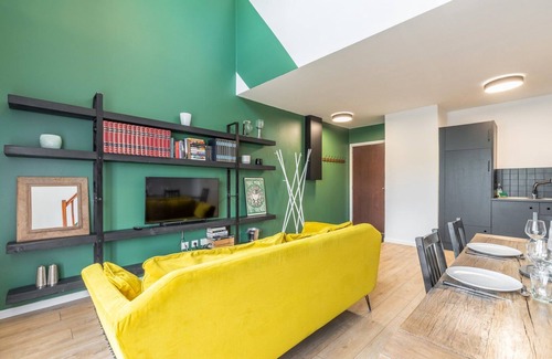 Lambersart Apartment | Bright 2-bedroom apartment w/balcony and parking.