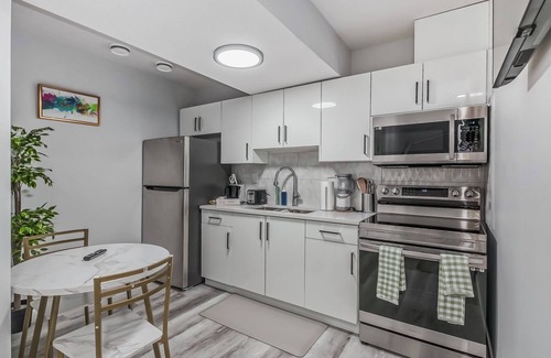 North Central Edmonton House | Bright 2-bedroom Suite