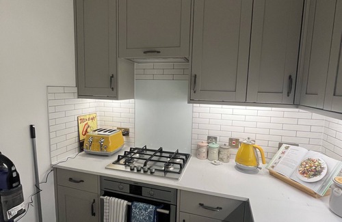 Shadwell Apartment | Bright 3BD Family Flat with Garden, Shadwell