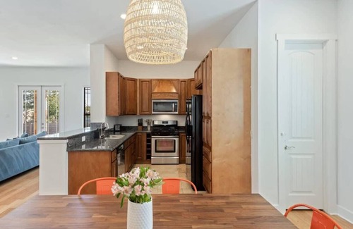 Central East Austin House | Bright 3BR Home in East ATX Near UT | Cowboy Pool