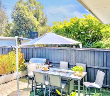 Yarraville House | Bright 4BR Townhouse Near Coles, Parks, BBQ, Free Parking l Perfect for Families Groups
