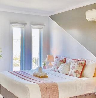 Yarraville House | Bright 4BR Townhouse Near Coles, Parks, BBQ, Free Parking l Perfect for Families Groups