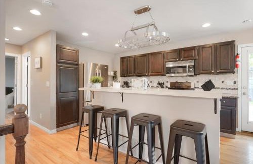 Arvada Plaza Area House | Bright 5br Home W Hot Tub & Patio
