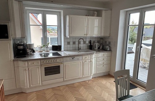 Fulda Apartment | Bright 87 sqm with Rhön view & sun terrace, city bus & A7 connection