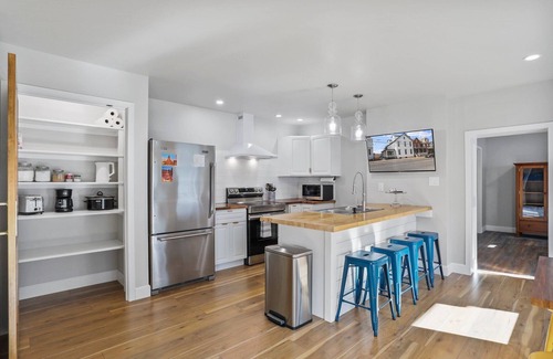 Chambersburg Apartment | Bright, Airy Apartment in a Central Location