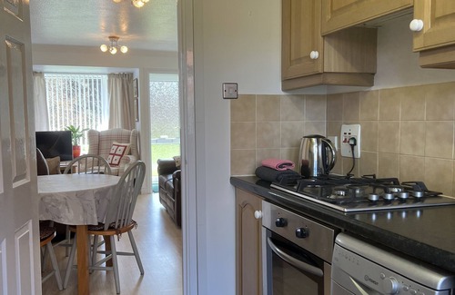 Frampton on Severn House | Bright an airy with a luxury Super King bed and a beautiful cottage garden.