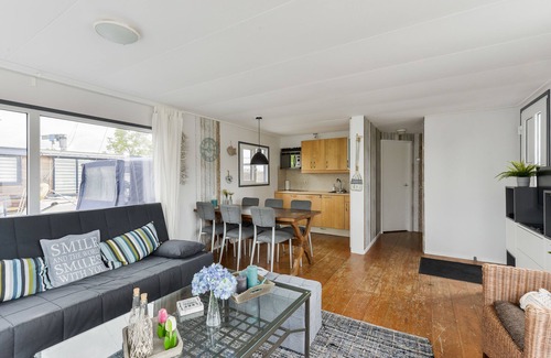 Municipality of Aalsmeer Apartment | Bright and Comfortable Houseboat