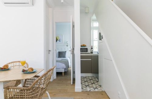 Penha de Franca Condo | Bright and comfortable duplex apartment in a quiet and typical Lisbon neighborhood.