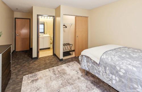 Ontario Apartment | Bright and Connected Your Ideal Getaway