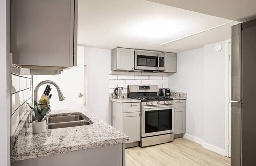 Logan Square Apartment | Bright and Cozy 1BR Apartment in Logan Square!
