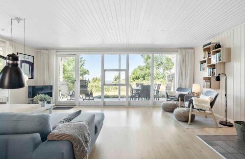 Vang House | Bright And Cozy Summer House With Sea View