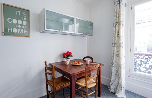 Montmartre Apartment | Bright and lovely parisian apartment