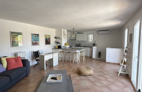 Valescure Apartment | Bright and quiet duplex, pool and golf view, quiet and flowery park