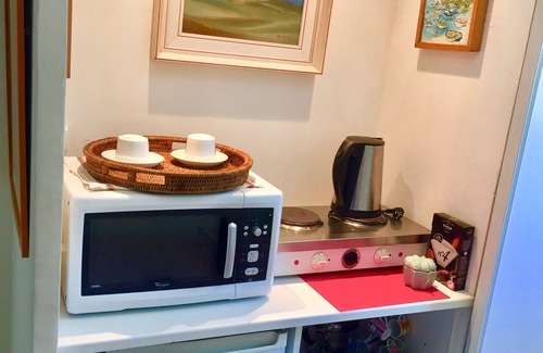 Carry-le-Rouet Apartment | Bright and spacious guest room with separate entrance.