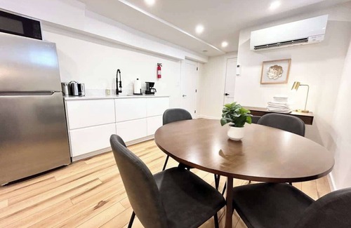 Arlington Apartment | Bright and Spacious Sleek Studio