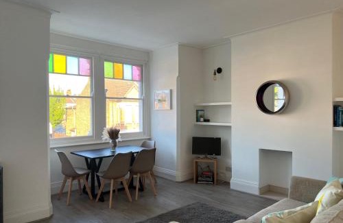 Bruce Grove Apartment | Bright and Stylish 2 Bedroom First Floor Flat