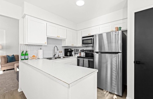 Plymouth House | Bright and Stylish 2BR Home! Walk to Downtown/Near Freeways/Private Backyard