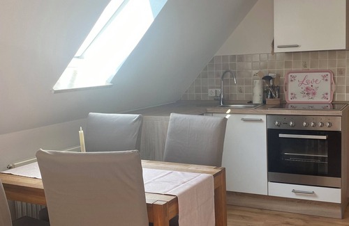 Kating Apartment | bright apartment in a secluded location with a view of nature, pets welcome