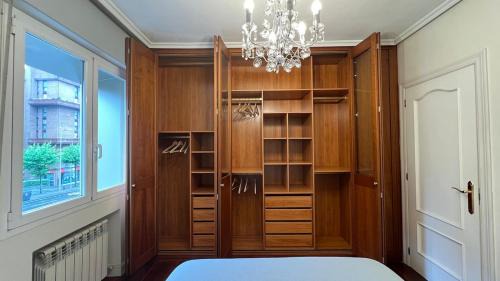 Zurbaran Apartment | Bright apartment in Parque Etxebarria with parking