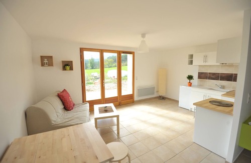 Die House | Bright apartment in the heart of nature