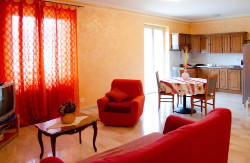 Sora House | BRIGHT APARTMENT IN VILLA WITH Garden and Private Parking