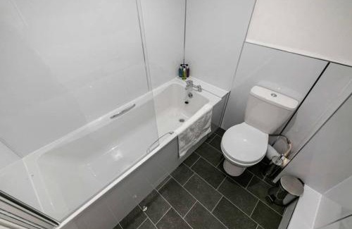 Glenisla Apartment | ☆Bright Apartment, Near University + City Centre☆