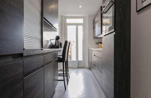 Le Busca Apartment | Bright apartment overlooking the Canal du Midi