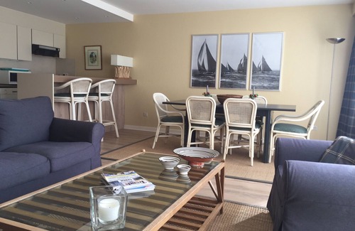 Het Zoute Apartment | Bright apartment with side sea view 2 bedrooms, 1 bathroom, 1 shower room and garage (Le Zoute)