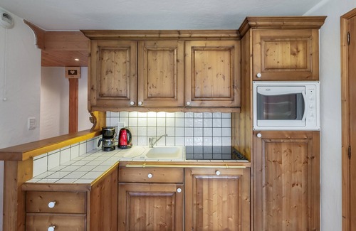 Les Allues Apartment | Bright Apartment with South-Facing Terrace Near Slopes and Shops