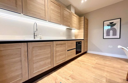 Farnham Apartment | Bright Apartments Near Farnham Castle by StayStayStay
