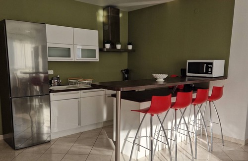 Epinal Apartment | Bright Balneo apartment near train station 2 bedrooms