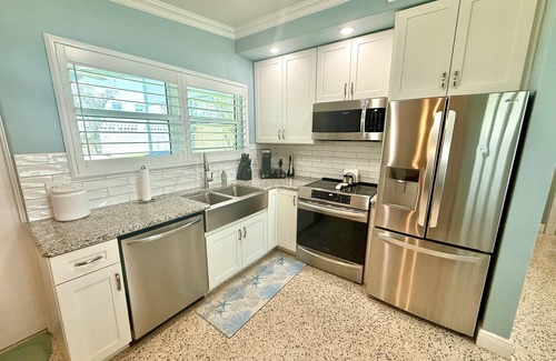 Ocean View Halifax Estates House | Bright Beach Bungalow – 1 Block to Dahlia Park Beach Access