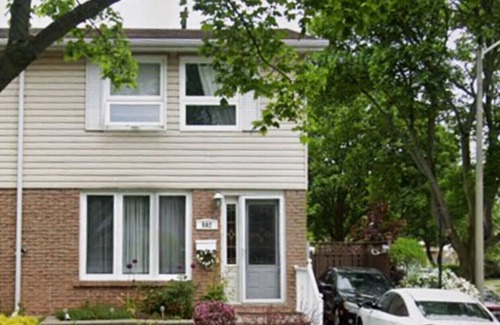 Lakeview House | Bright beautiful home in Oshawa! Steps away from trails 5 min walk to lake front