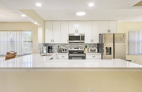 South Bradenton Condo | BRIGHT, BEAUTIFULLY UPGRADED FIRST FLOOR END-UNIT AT SHOREWALK