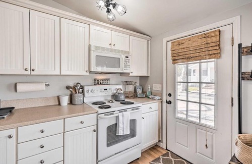 Lake Como House | Bright Belmar Cottage Less Than Half Mi to Boardwalk!