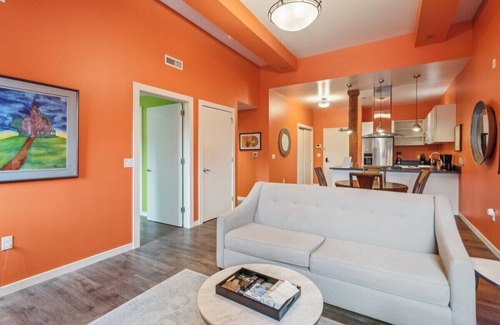 Belmont Hotel | Bright & Bold 2BR/2BA w/Vaulted Ceilings + Laundry