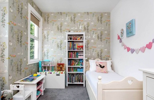 Earlsfield House | Bright by Wimbledon Park, by Veeve