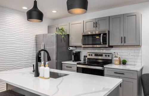 Hillsboro Village Apartment | Bright Condo with 3 Beds 2 Bedrooms Walk to Grocery