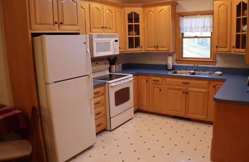 Refton Cottage | Bright country cottage - 15 minutes from the city!