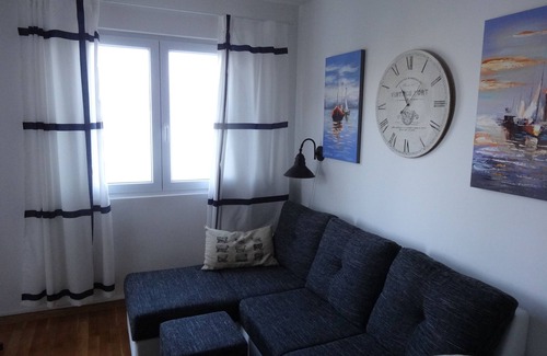 Krasici House | Bright, cozy apartment 50 meters from the beach. Pet-Friendly!