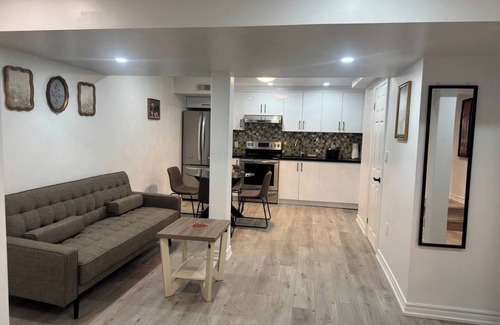 Ajax Apartment | Bright & Cozy Basement Apartment