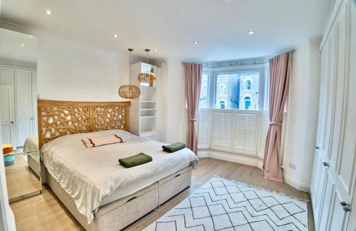 Larkhall Apartment | Bright Cozy Garden Retreat w Fast Wifi & 5min to Tube Subway Metro & Close to Park & Street Parking P4P