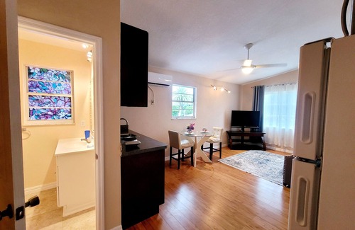 Southgate Apartment | Bright, cozy studio in the middle of Sarasota