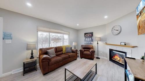 Dupont House | Bright & Cozy Upper Unit in Denver