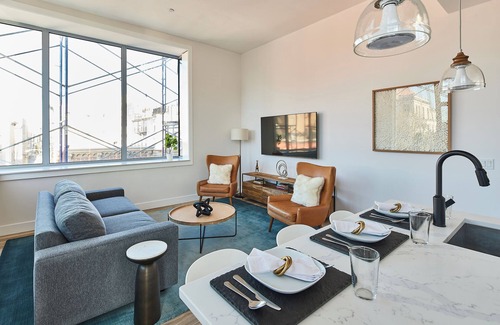 Hoboken Apartment | Bright Designer Loft – steps from PATH to NYC